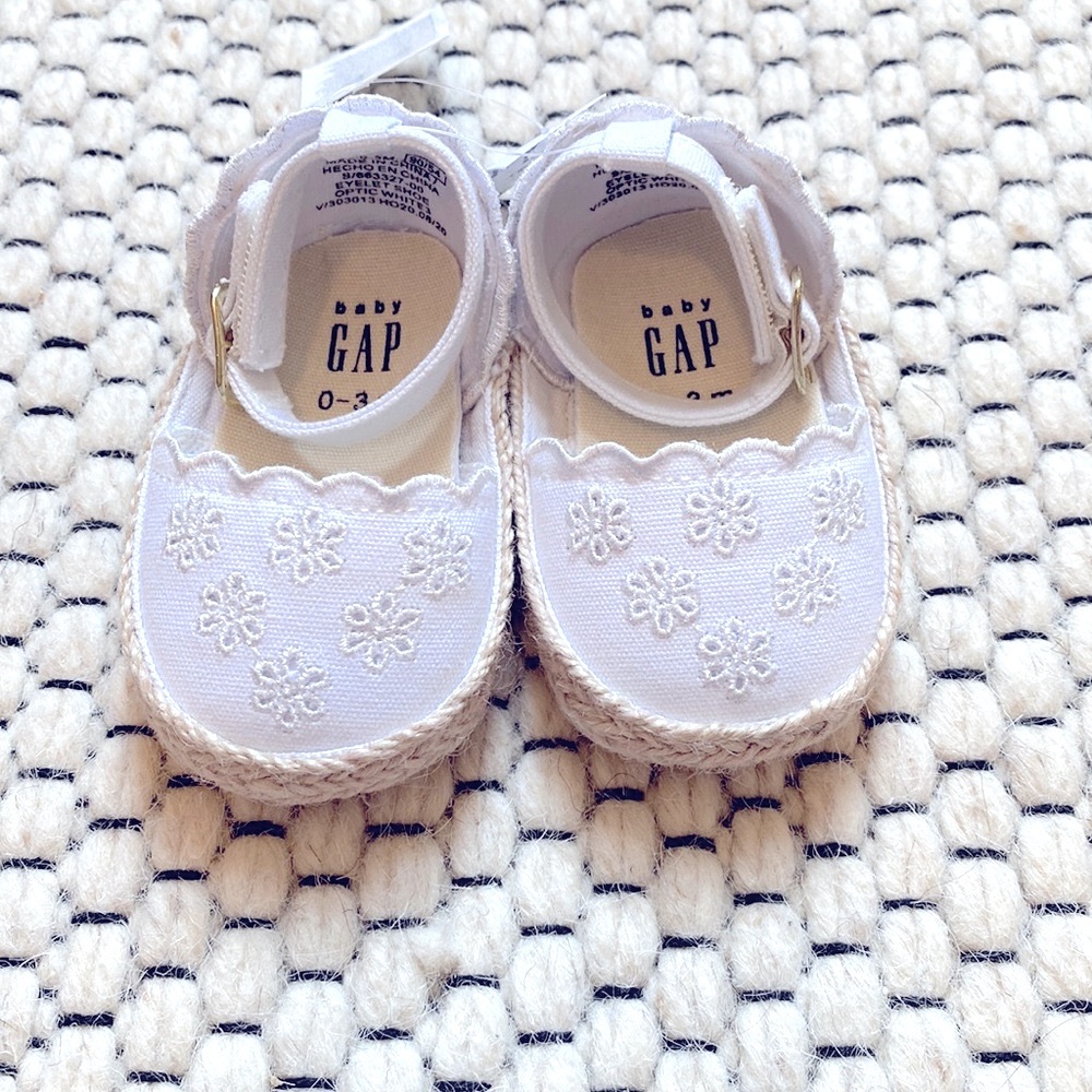 NWT Baby Gap Girls White Ankle Strap Espadrilles, 0-3M